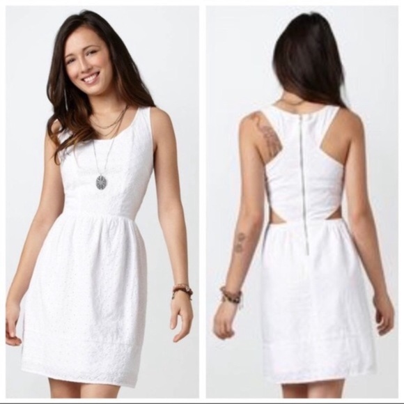 AEO White Eyelet Dress - Picture 2 of 3